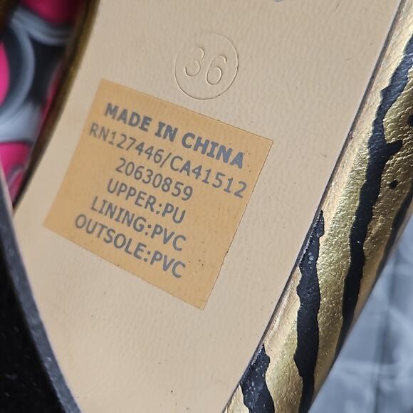 New in Box Iron Fist Ladies Hands Off Peeptoe  Platform Gold Heels Sz 5 - Picture 13 of 13